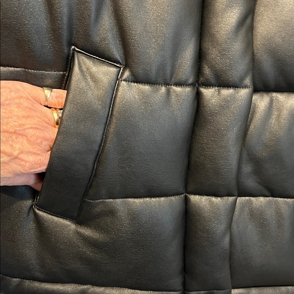 7 for All Mankind Black Vegan Leather Cropped Puffer Jacket Size S - Picture 4 of 12